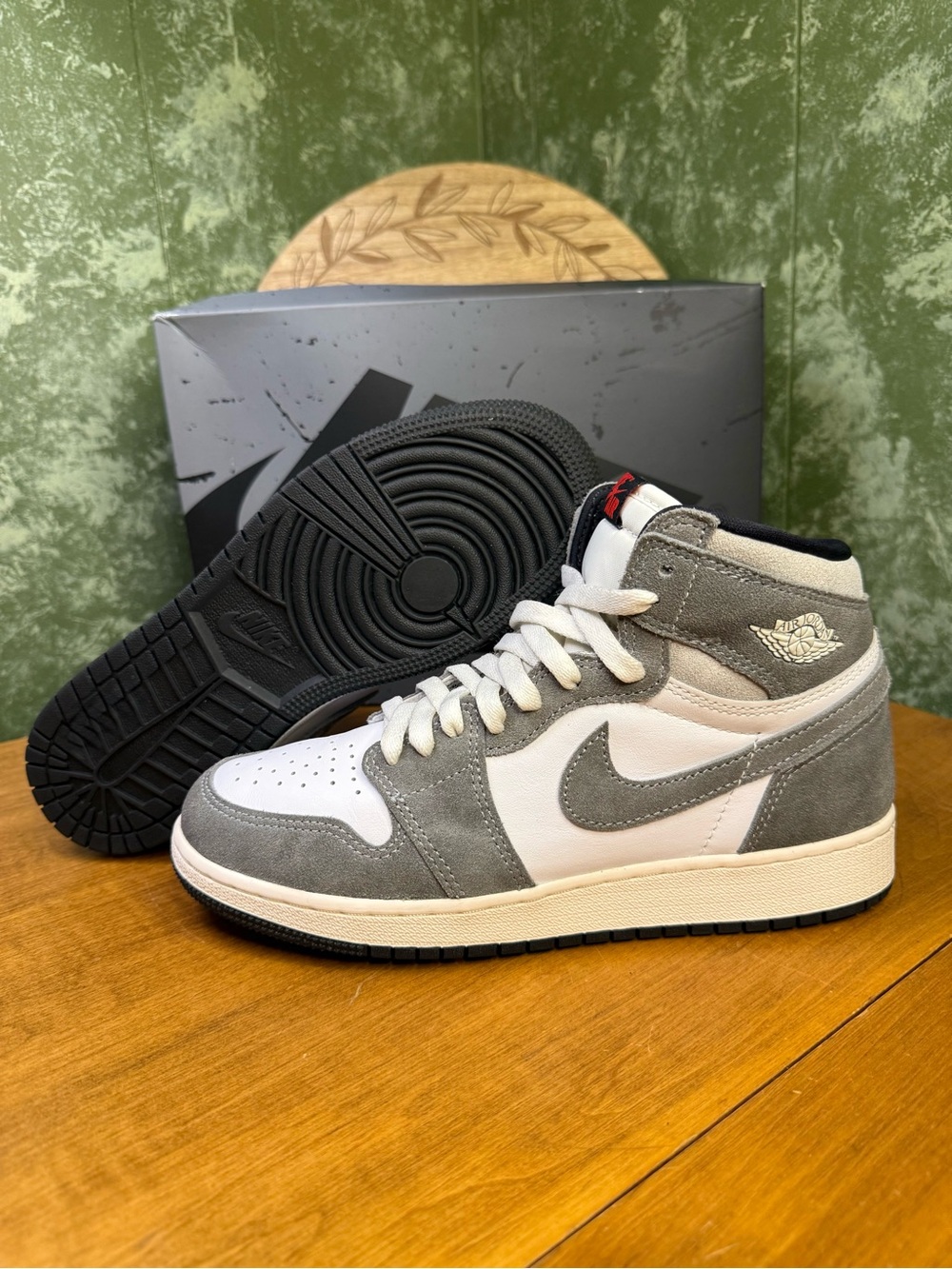 Nike Air Jordan 1 Retro High OG DZ5485-051 Size 6Y